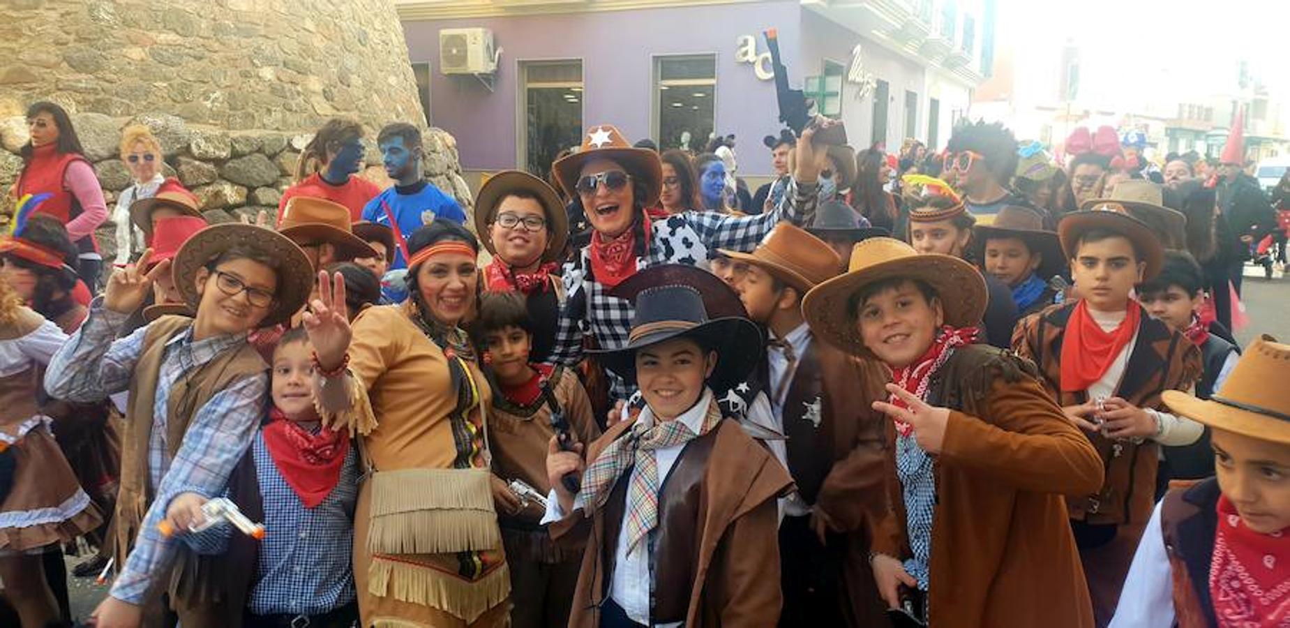 Más de 2.000 niños salen a la calle en el tradicional pasacalles infantil