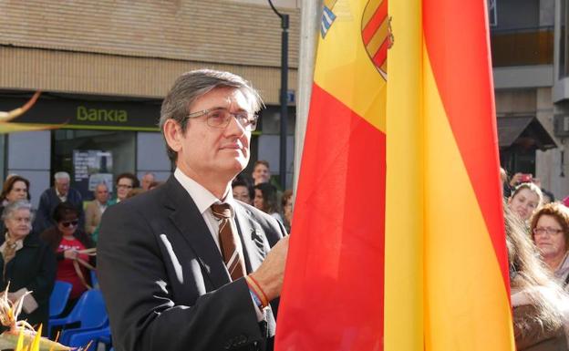 El alcalde de Adra, en los actos por el Día de la Constitución. 