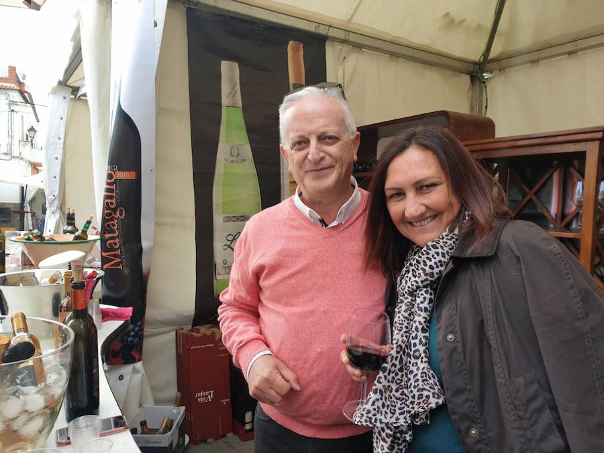 Más de una veintena de expositores se ha concentrado este fin de semana en la Plaza Mayor de Laujar