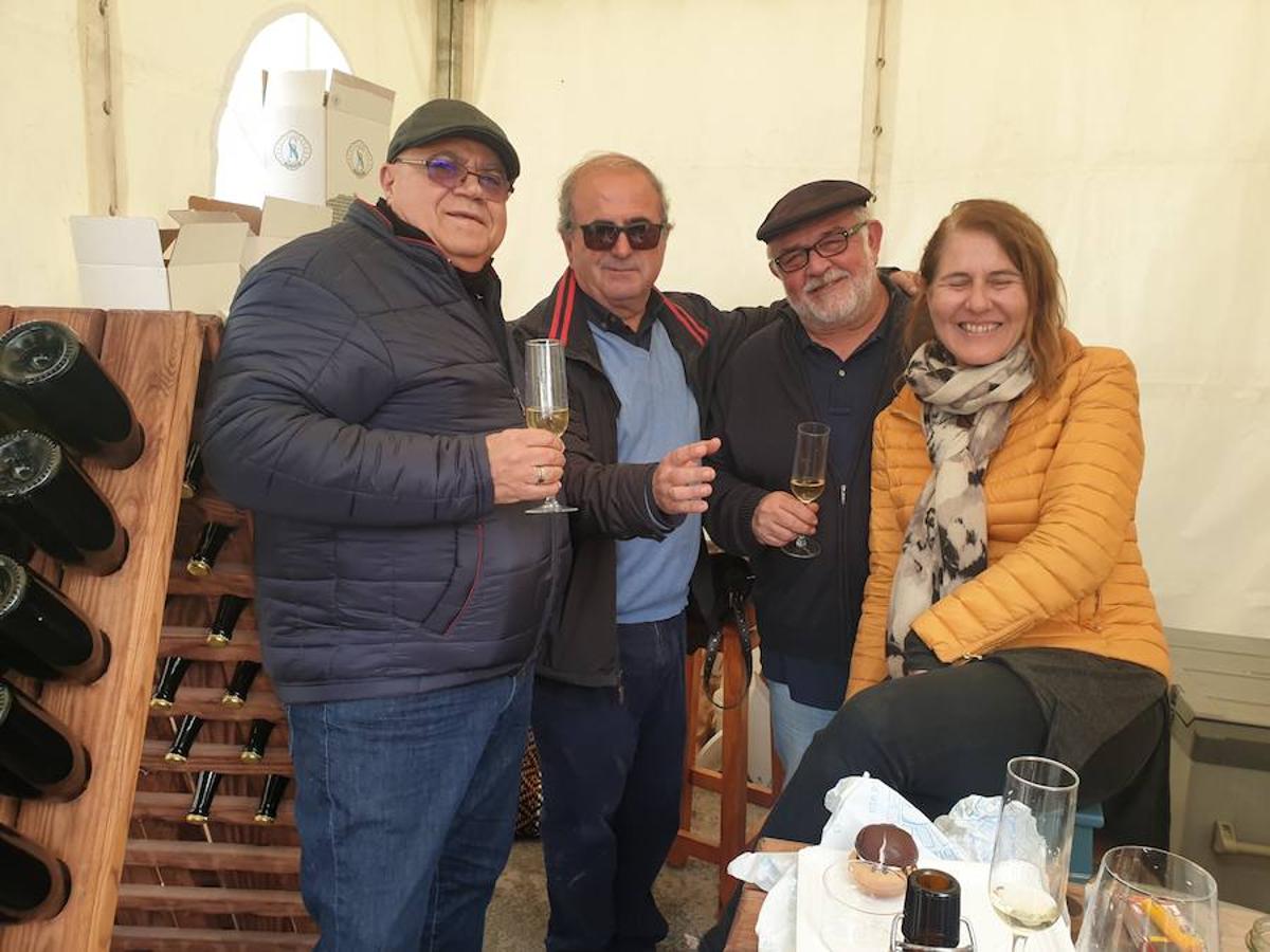Más de una veintena de expositores se ha concentrado este fin de semana en la Plaza Mayor de Laujar