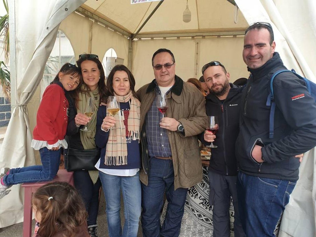 Más de una veintena de expositores se ha concentrado este fin de semana en la Plaza Mayor de Laujar