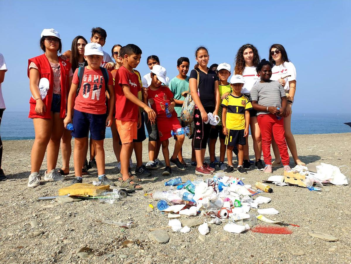 Fotos: Adra da una lección de respeto por el mar