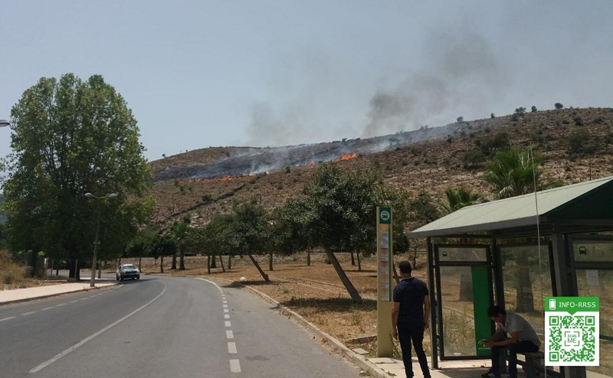 Controlado un incendio en el paraje Cerro Jandas de Dalías
