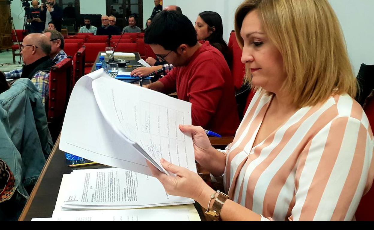 Imagen de archivo de Esther Gómez, edil independiente en la pasada legislatura, hoy concejala por Plataforma por Adra. 