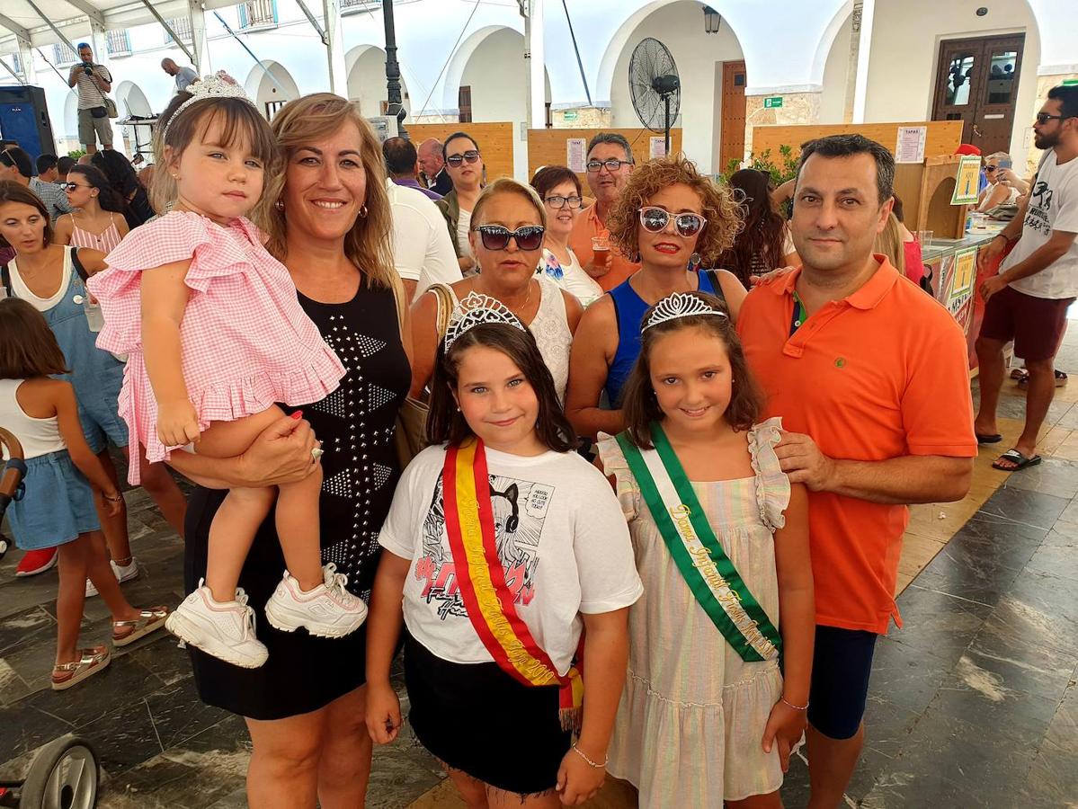 Doce bares y restaurantes se han instalado bajo la carpa de la Plaza Porticada, punto de encuentro en estas fiestas patronales