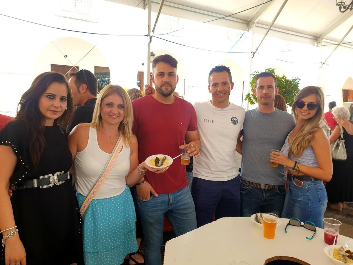 Doce bares y restaurantes se han instalado bajo la carpa de la Plaza Porticada, punto de encuentro en estas fiestas patronales