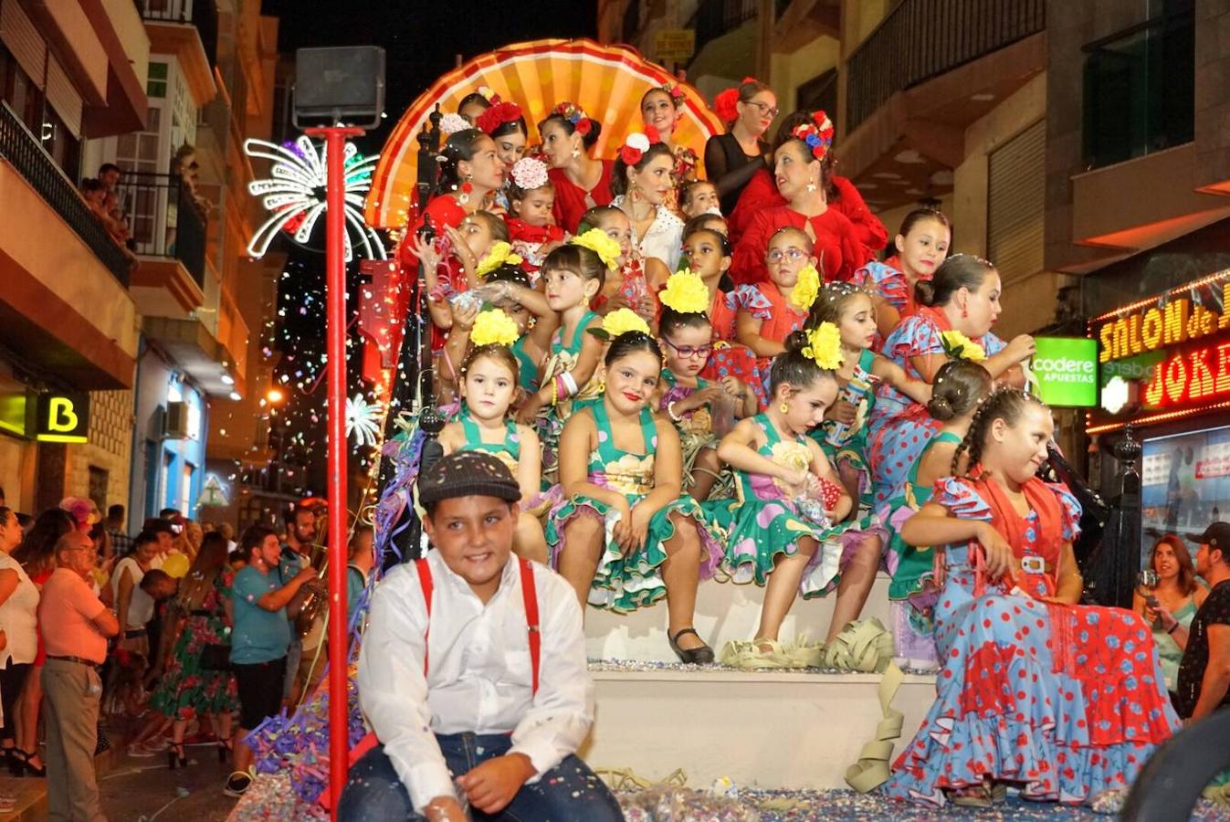 Ayer tuvo lugar el pregón, a cargo de Juan Mena, y el desfile de carrozas