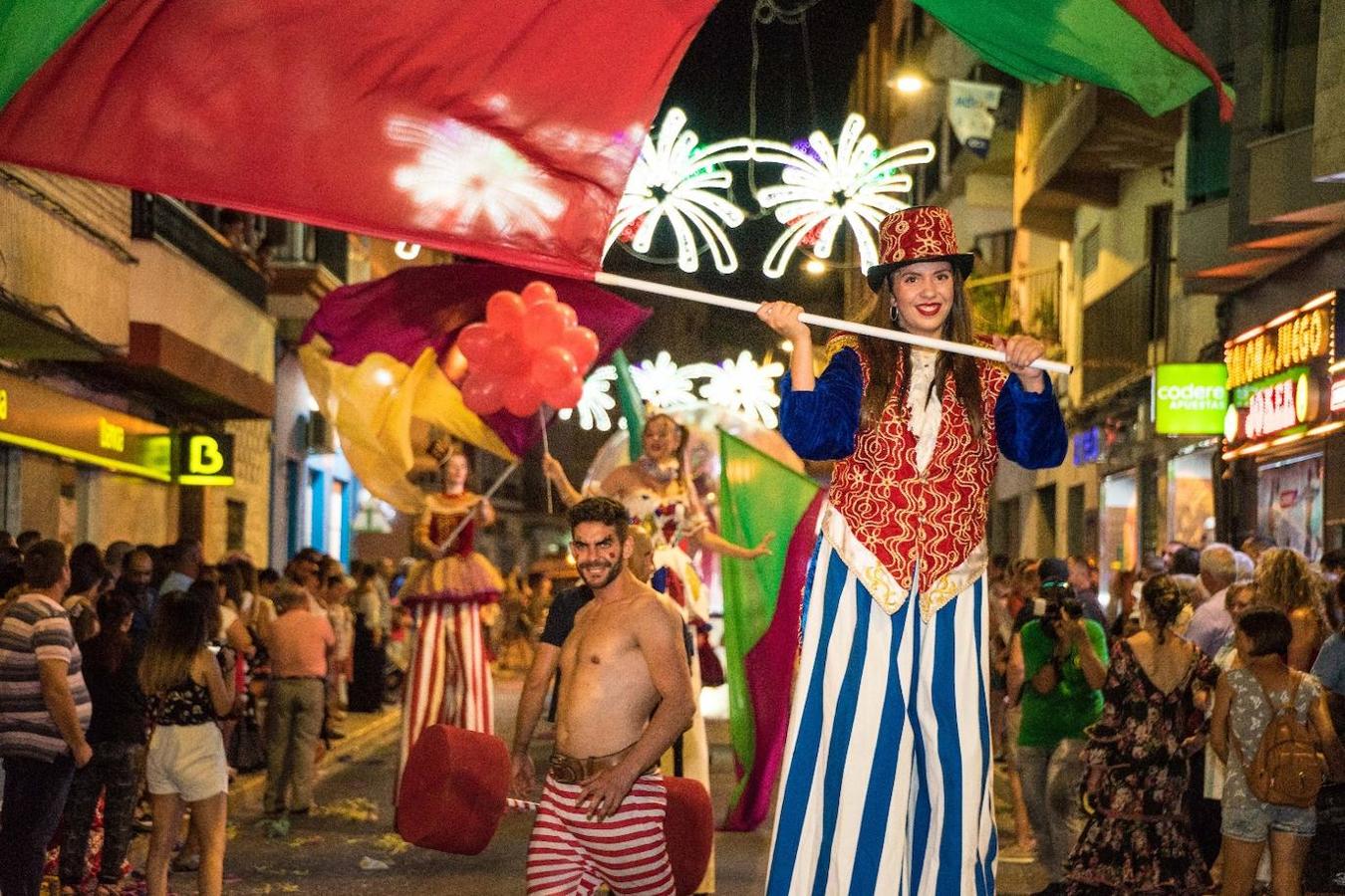 Ayer tuvo lugar el pregón, a cargo de Juan Mena, y el desfile de carrozas