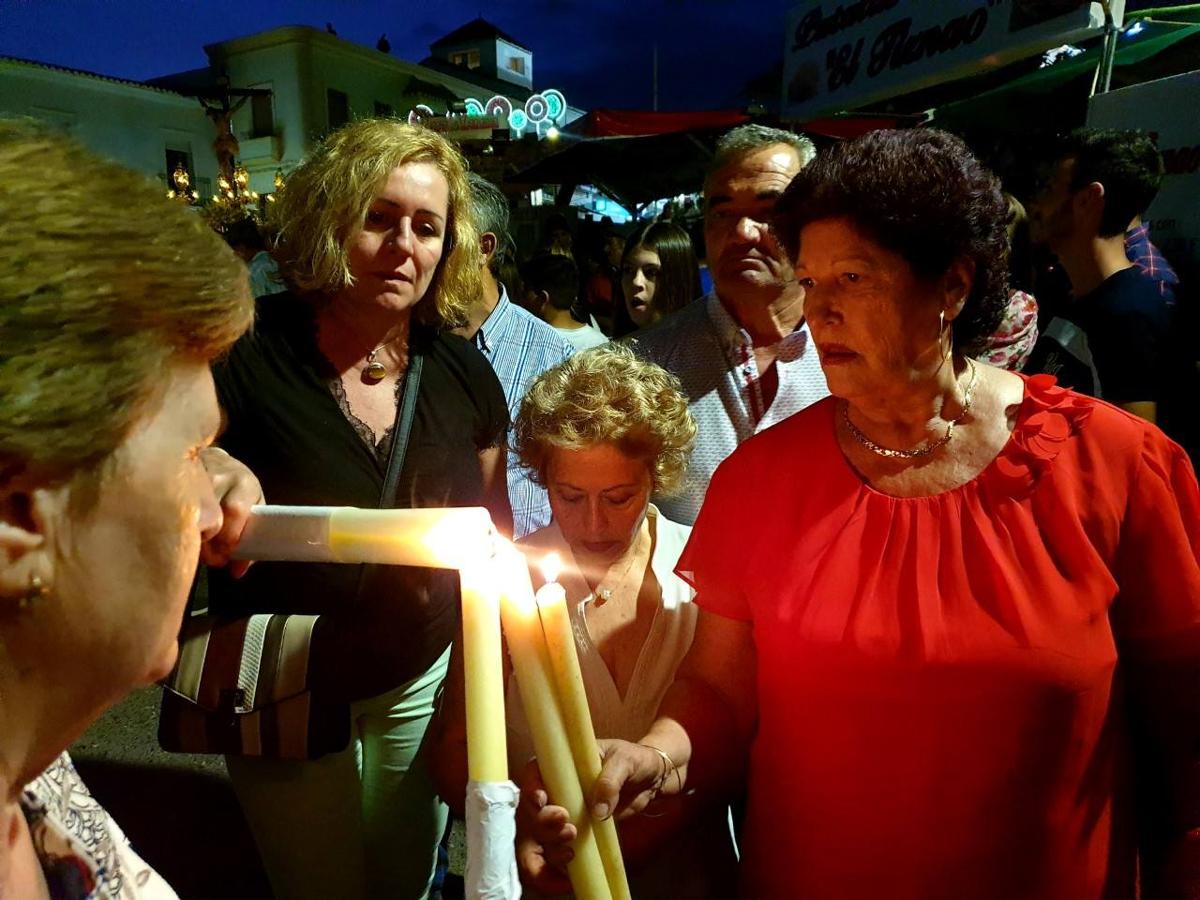 Como cada tercer domingo de septiembre, el recorrido se convierte en un espectáculo de pólvora en honor a la sagrada imagen