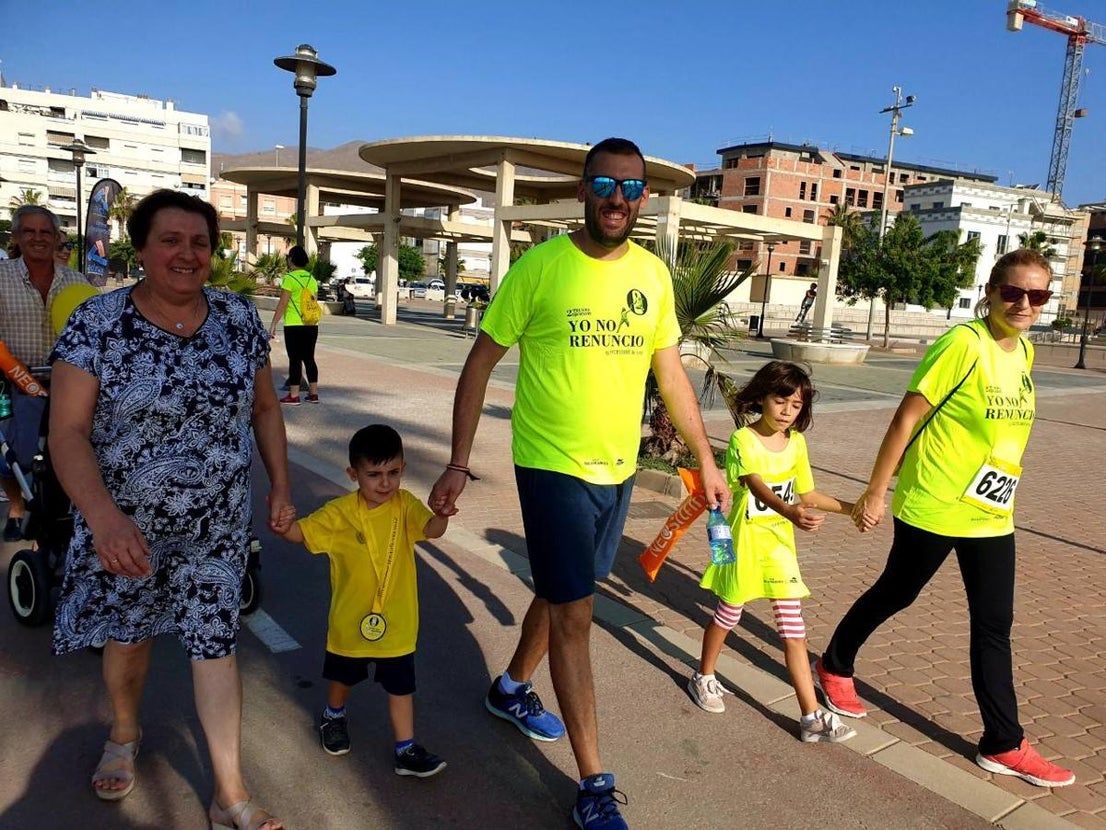 Alrededor de 120 personas han salido hoy a la calle para denunciar que conciliar trabajo y familia es una carrera de obstáculos diaria