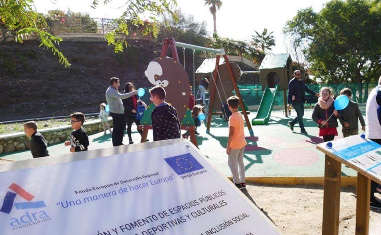 El Cercado, un parque para jugar y un espacio verde para leer