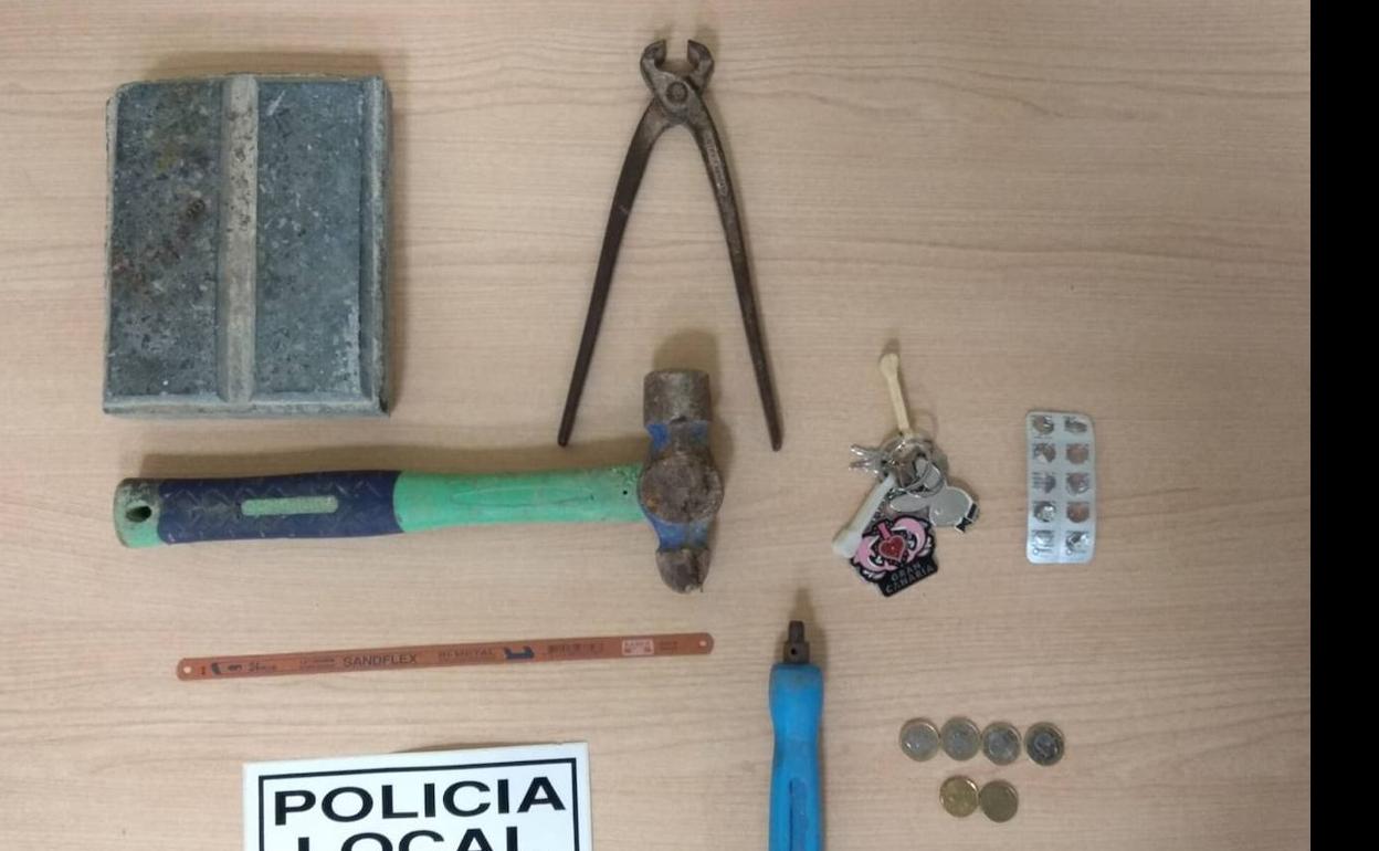 Detenido un vecino de Adra acusado de robar un vehículo y empotrarlo contra una vivienda