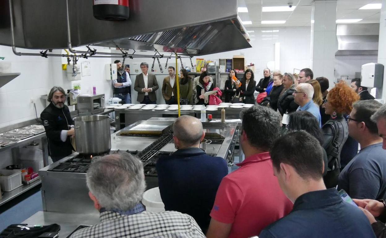 El chef Tony García ejerce de anfitrión como embajador de la marca Adra Kilómetro 0