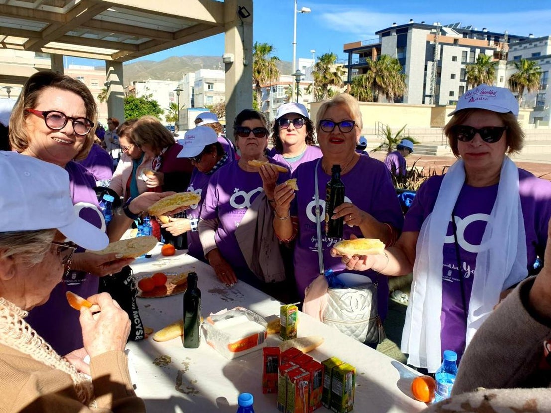 Fotos: Arrancan los actos por el Día de la Mujer en Adra