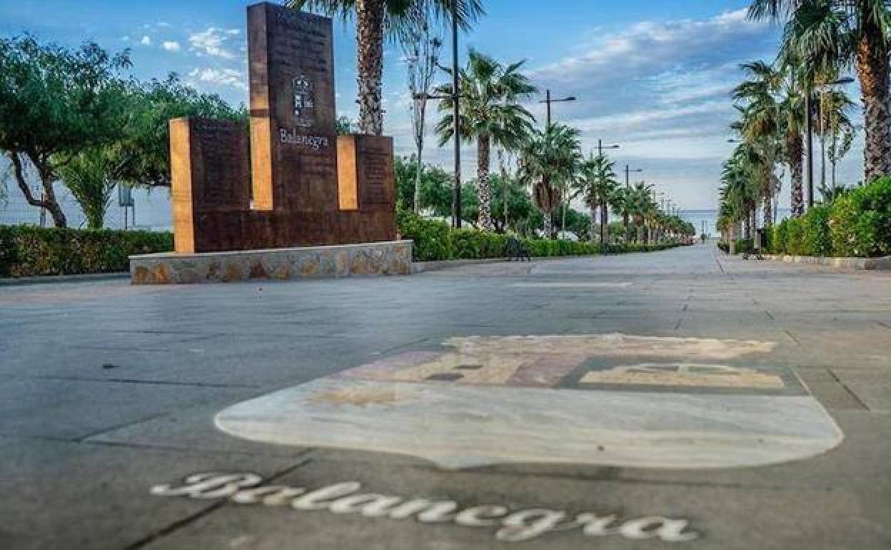 Balanegra (Almería) prepara sus playas para el baño con la esperanza de autorizarlo en la fase 2