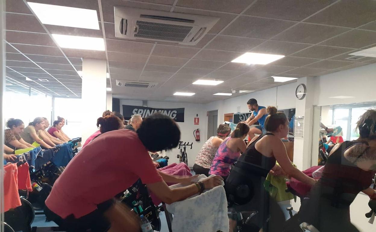 La Piscina Cubierta de Adra retoma su actividad el 8 de junio con nuevas medidas de seguridad. 