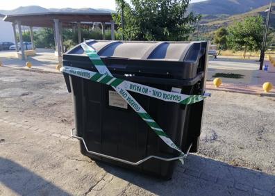 Imagen secundaria 1 - Coronavirus en Almería I Fuente Victoria desinfecta la zona de la residencia de mayores y fija un perímetro de seguridad