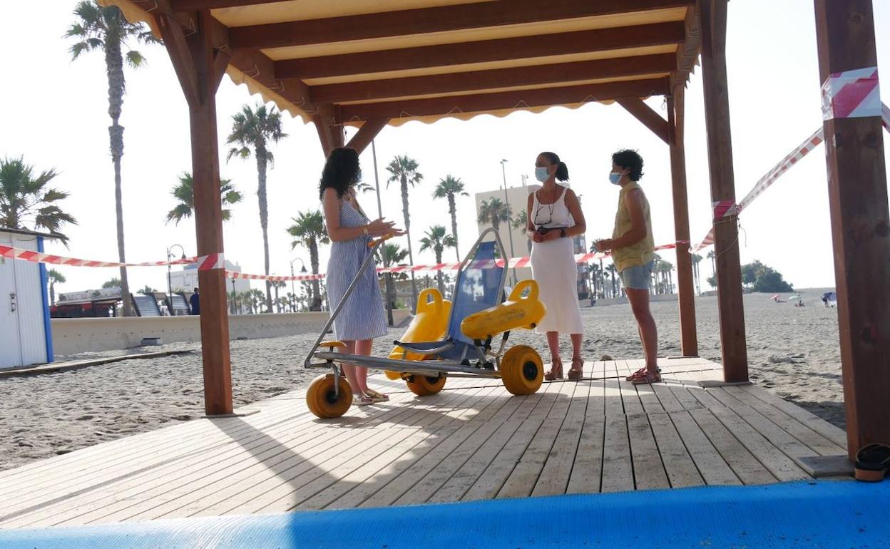 Cuatro playas de Adra, al servicio de las personas con movilidad reducida