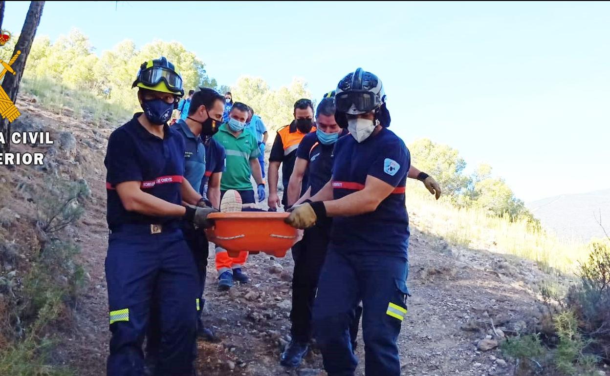 Sucesos en Almería | Rescatan a una senderista que había sufrido una caída en un desnivel en una ruta realizada en Laujar