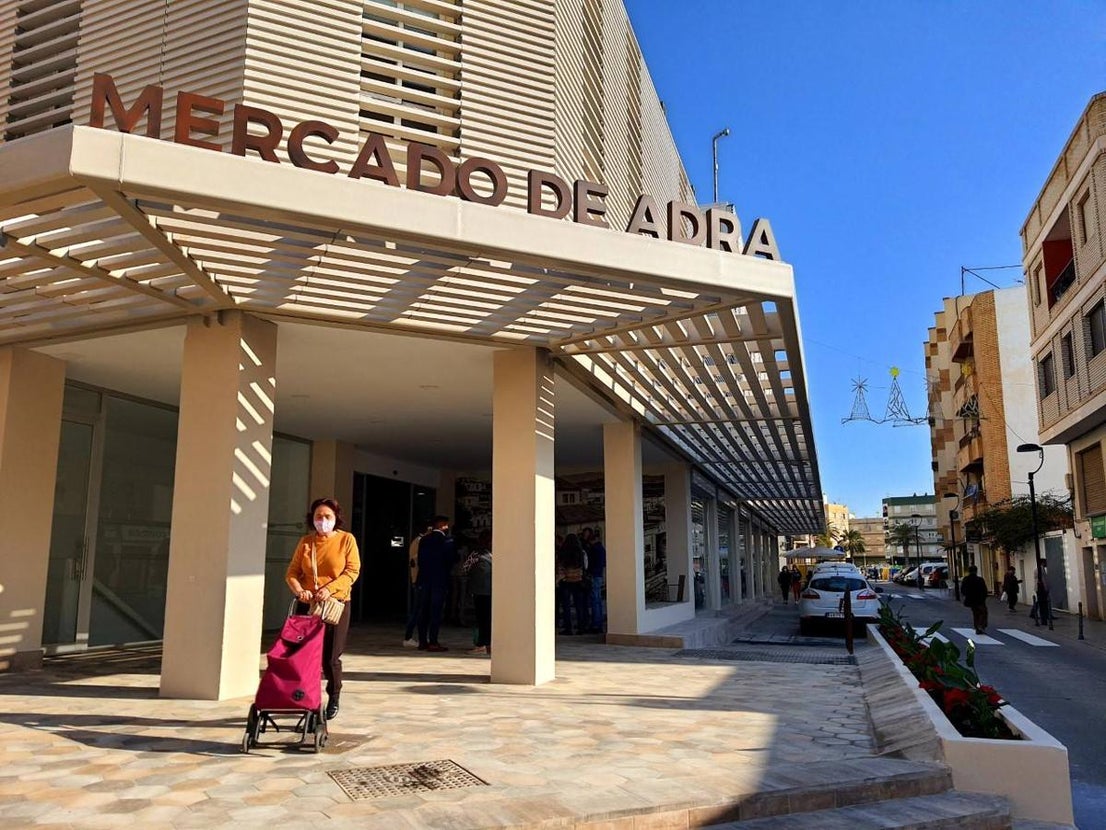 El Mercado de Adra incluye nuevos puestos comerciales para nuevos usos. 