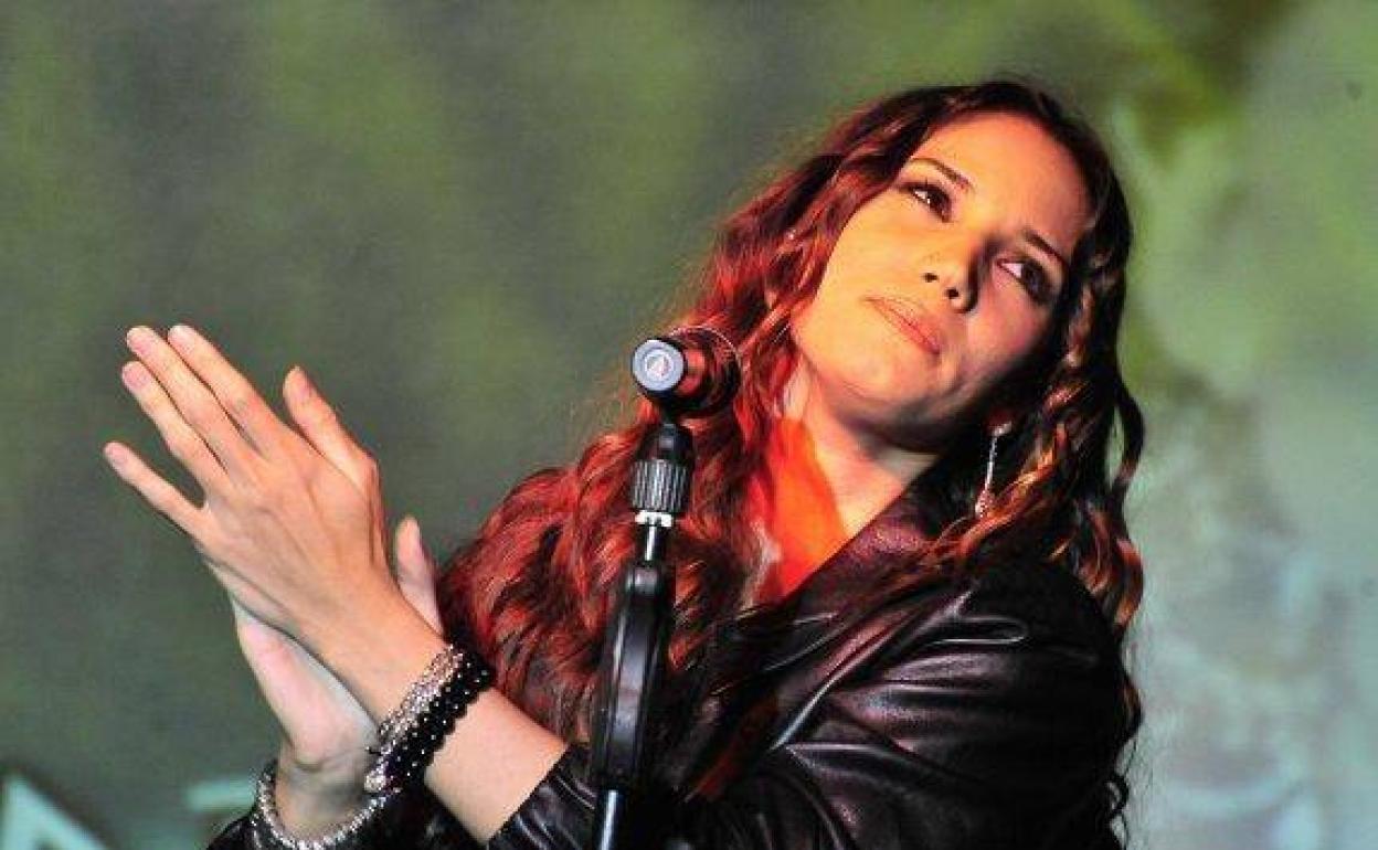 La voz de India Martínez sonará en la Plaza de Toros de Berja
