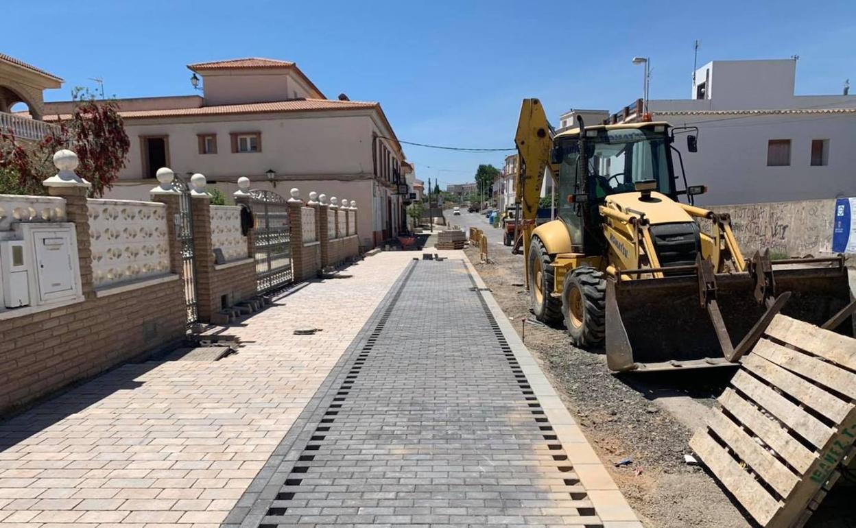 Avanzan las obras de mejora en la arteria principal de Laujar de Andarax