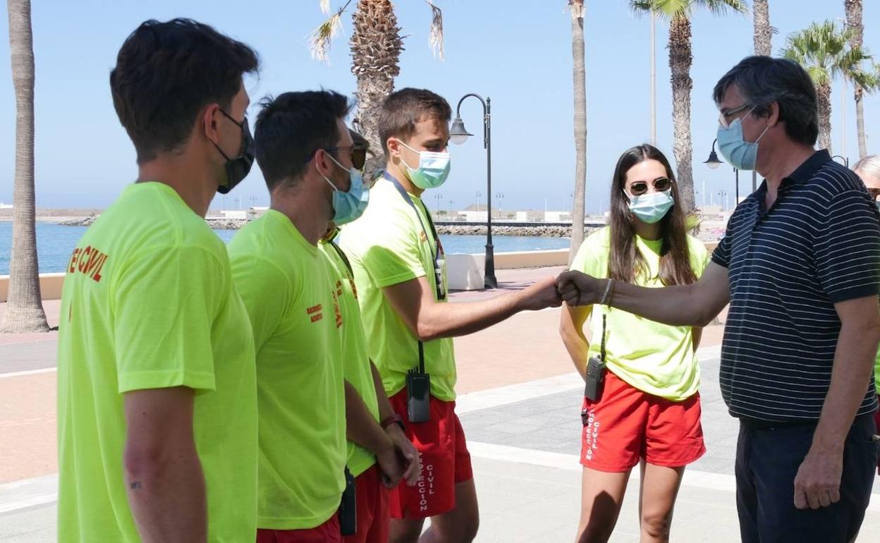 Adra crea un servicio itinerante de salvamento para las barriadas