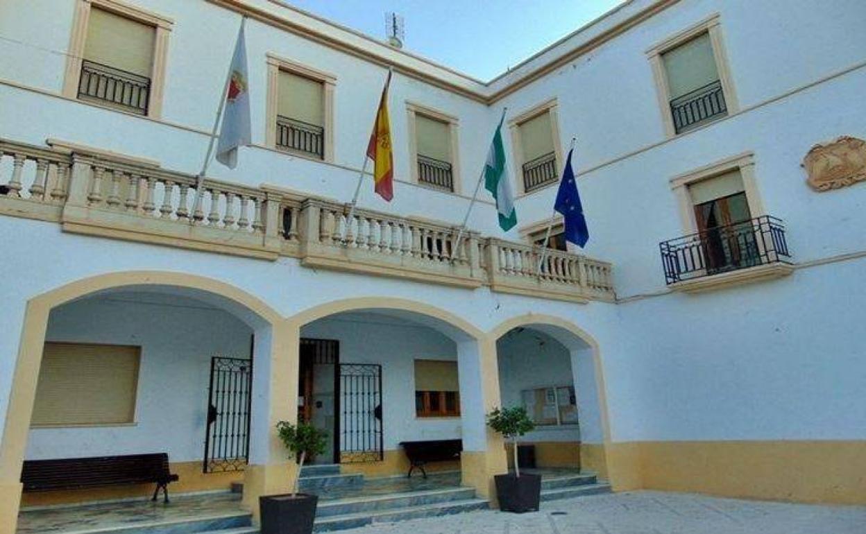 El Ayuntamiento de Dalías, obligado a readmitir a dos trabajadores