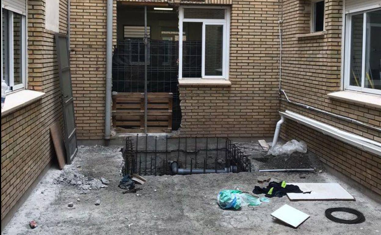 El PSOE critica que se inicien obras en los colegios de Adra en el arranque del curso
