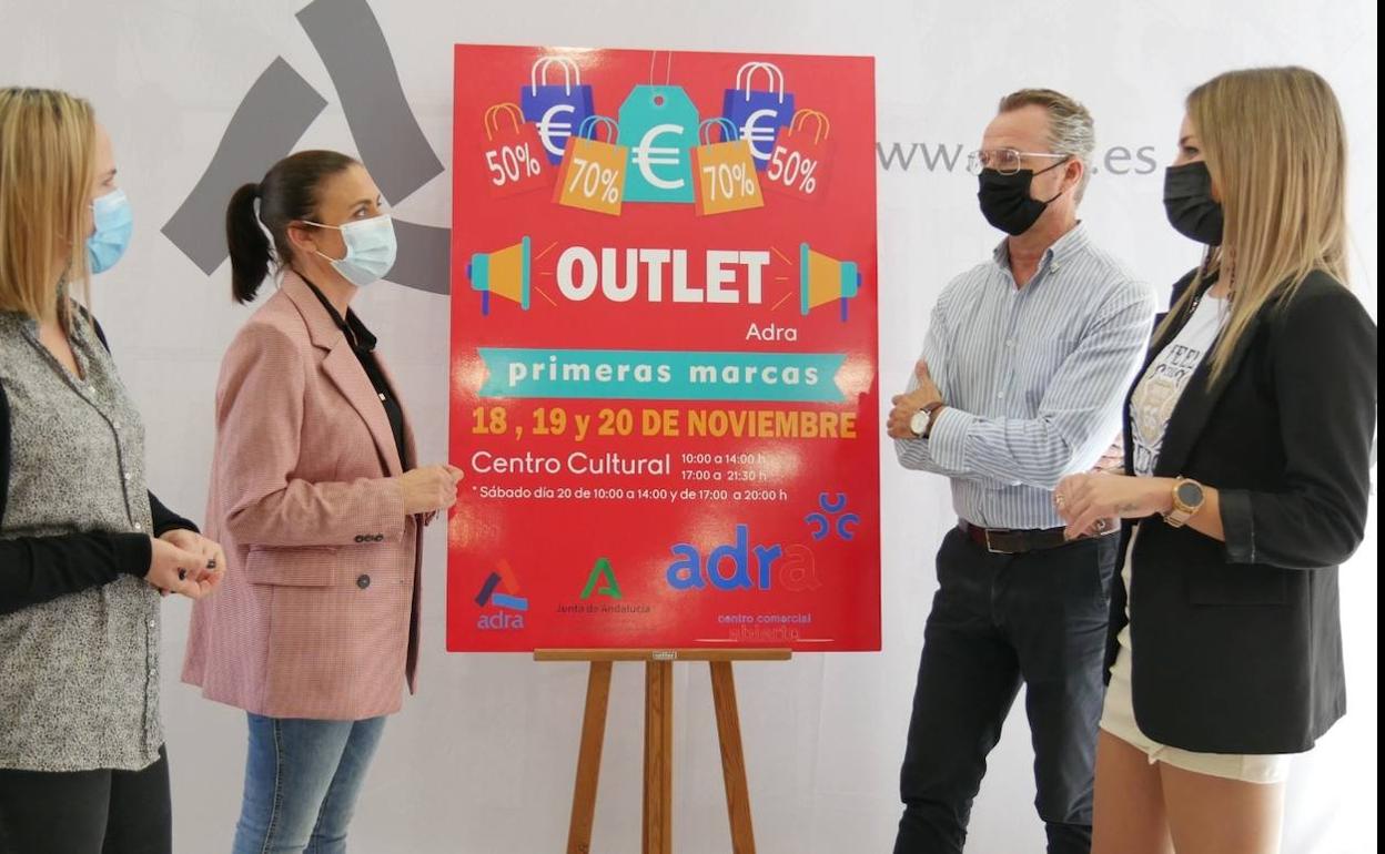 El comercio de Adra se anticipa a la Navidad con primeras marcas a precios «de escándalo»