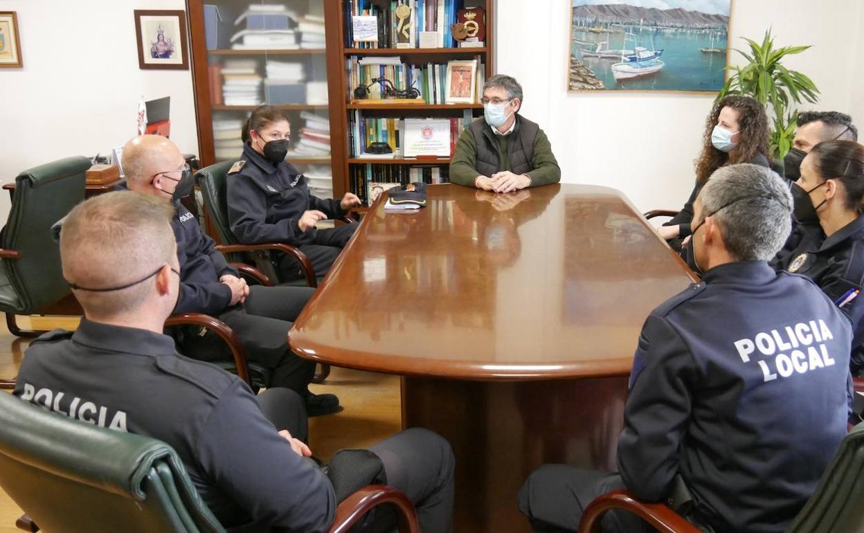 Cuatro agentes se incorporan a la Policía Local de Adra en periodo de prácticas