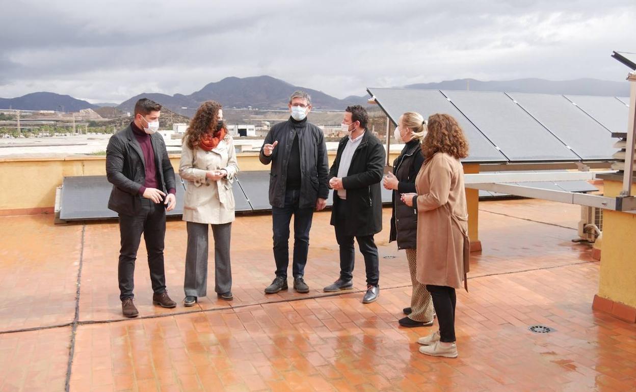 La residencia de Adra ahorra luz y agua con más de 50 placas solares y nueva lavandería