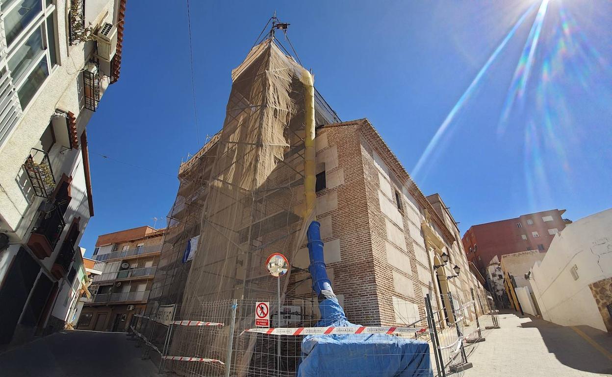 La rehabilitación de la parroquia de Adra deja en evidencia su «grave deterioro»