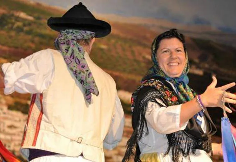 Adrastea enseña baile y música tradicional en Adra