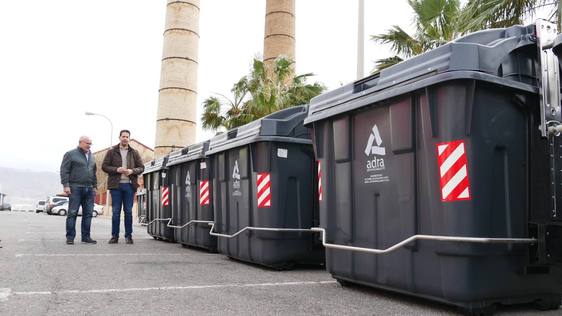Adra recibe nuevos contenedores para residuos sólidos