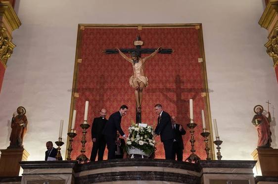 Flores para el Cristo de la Luz de Dalías