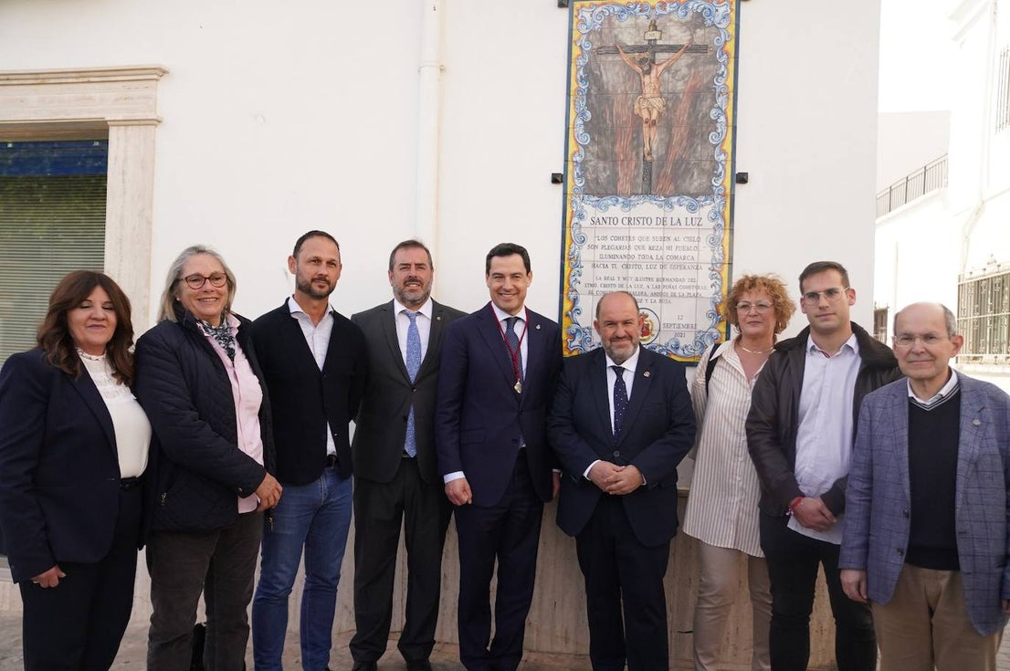 Juanma Moreno se encomienda al Cristo de la Luz