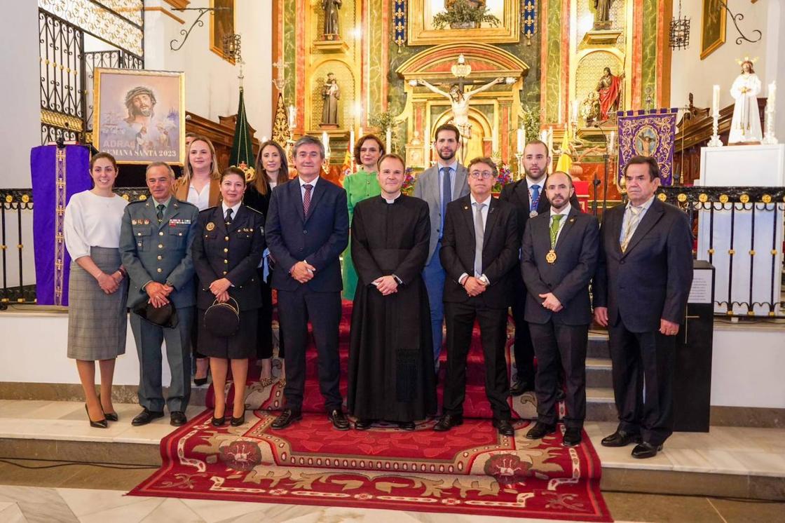 Francisco López pone voz a la Semana Santa de Adra