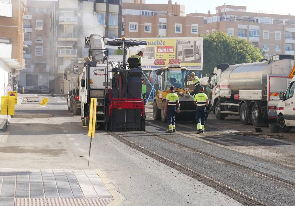 Cerradas al tráfico las calles que desembocan en la avenida del Mediterráneo