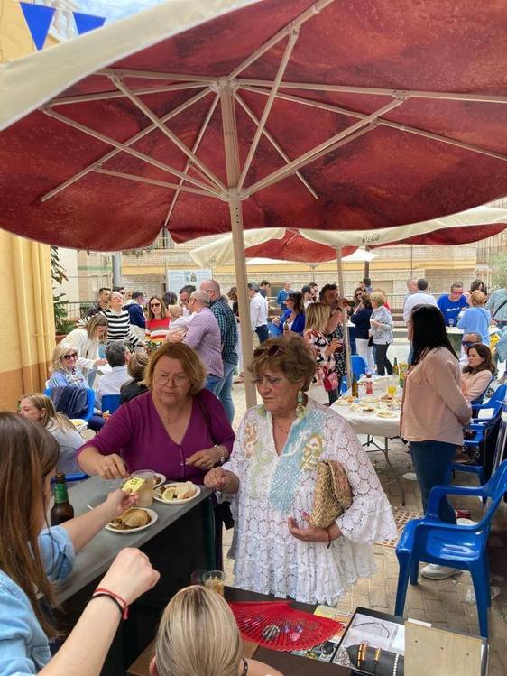 Las hermandades de Adra se unen para celebrar las Cruces de Mayo