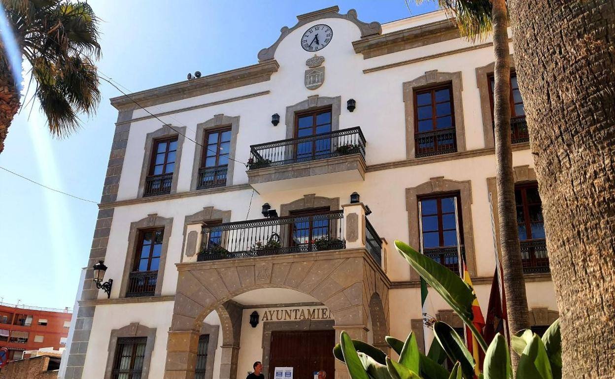 Cuatro formaciones políticas se disputarán la alcaldía en Adra el 28 de mayo