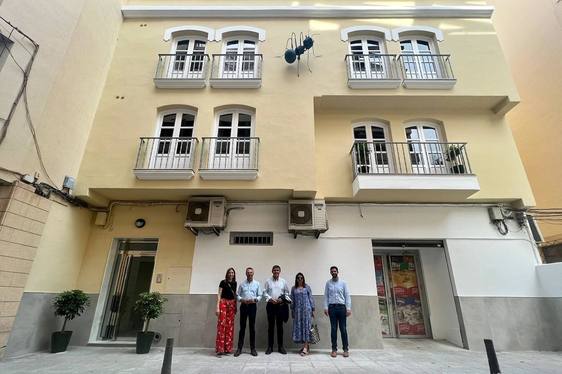 La Hormiga Deluxe, un nuevo alojamiento turístico frente al puerto de Adra