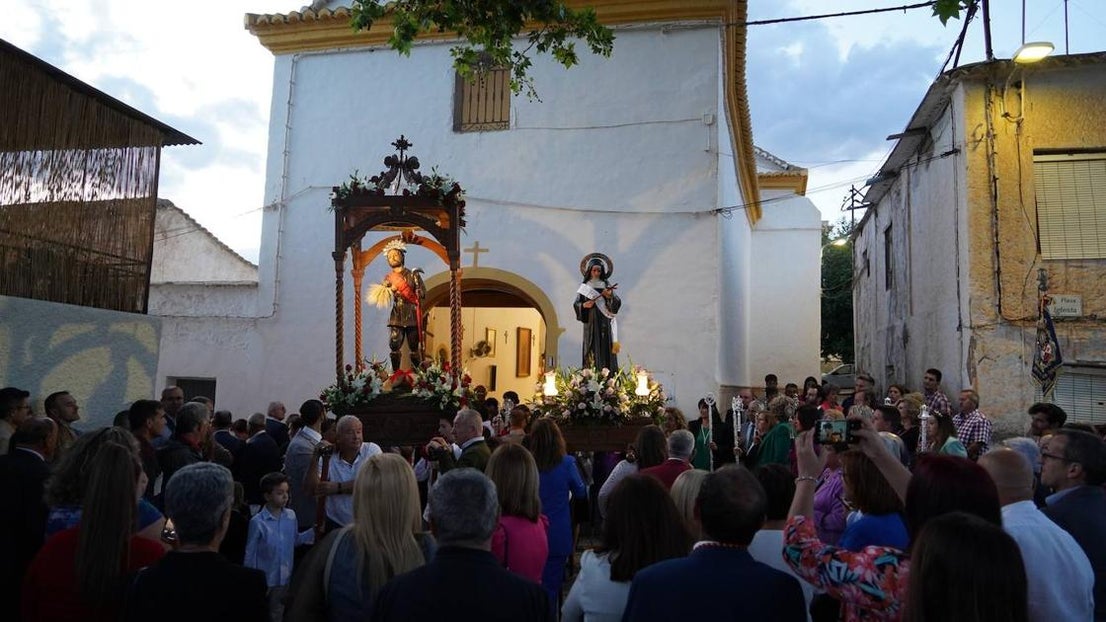San Isidro y Santa Rita desfilan en Berja
