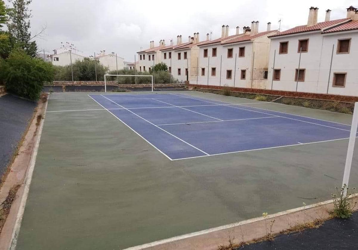 Fondón contará con pista de tenis y de fútbol al aire libre