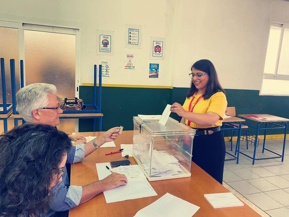 Los candidatos a alcaldía votan