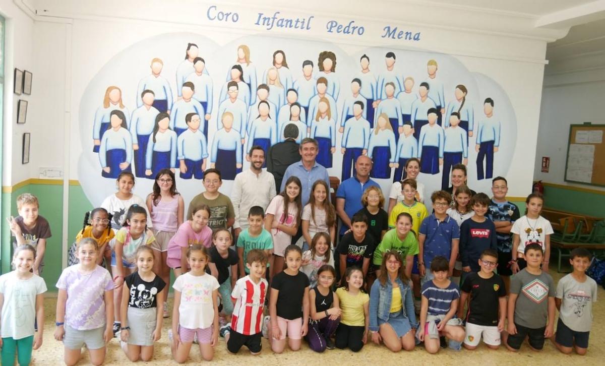 El alcalde de Adra felicita al coro Pedro Mena: «Ya sois ganadores»