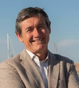 El alcalde valora la venta del hotel Mirador de Adra