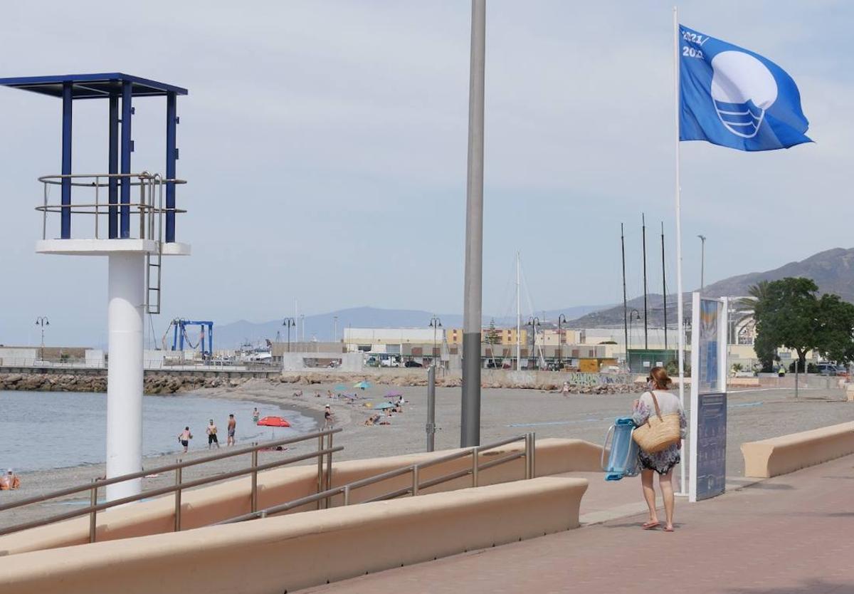 Adra inaugura la temporada de playa el jueves con cuatro Banderas Azules en su costa