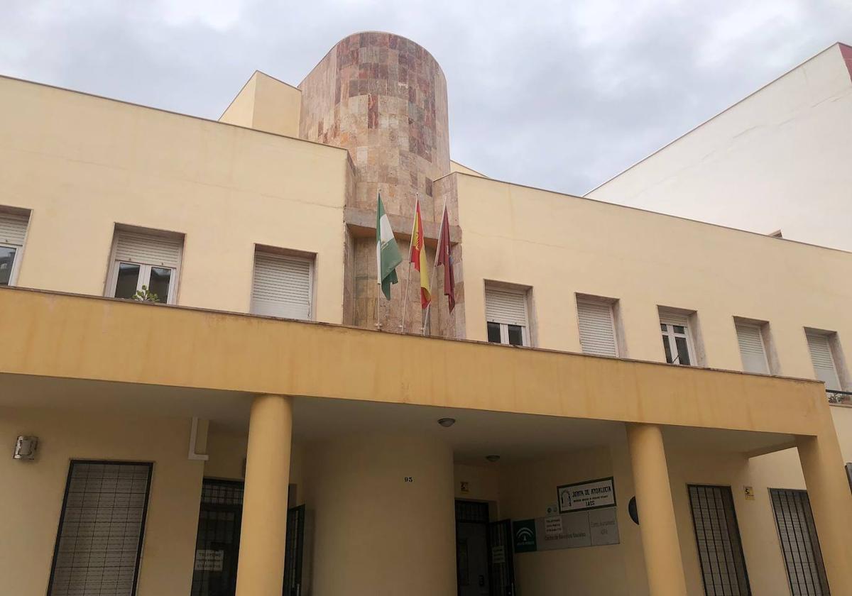 El Ayuntamiento necesita un psicólogo, un mediador social y un trabajador social