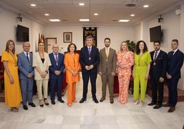 Nuevo equipo de gobierno de Adra, presentado ayer por el alcalde, Manuel Cortés.